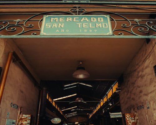 Ingredientes frescos de mercado sobre una mesa